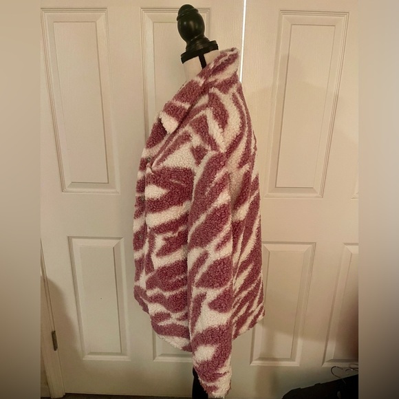 NWOT Bar III Women's M Pink Zebra Print Faux‎ Fur Mid-Length Coat - Picture 3 of 6